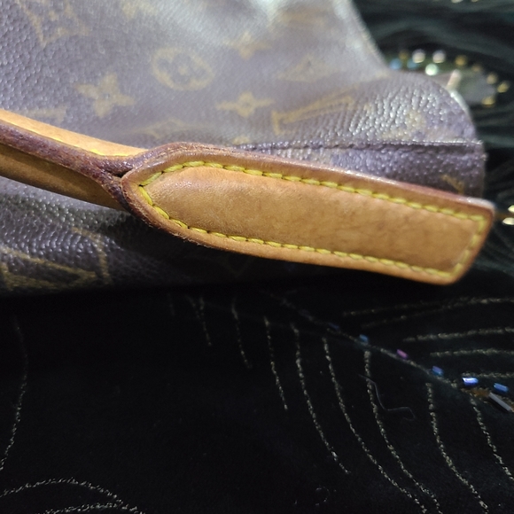 Louis Vuitton GM Looping Bag - Picture 16 of 16